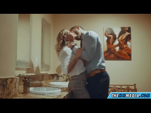 ❤️ Όταν μια πλούσια ξανθιά σε αποπλανεί σε μια δημόσια τουαλέτα ️❌  στο el.mailkassa.ru ️